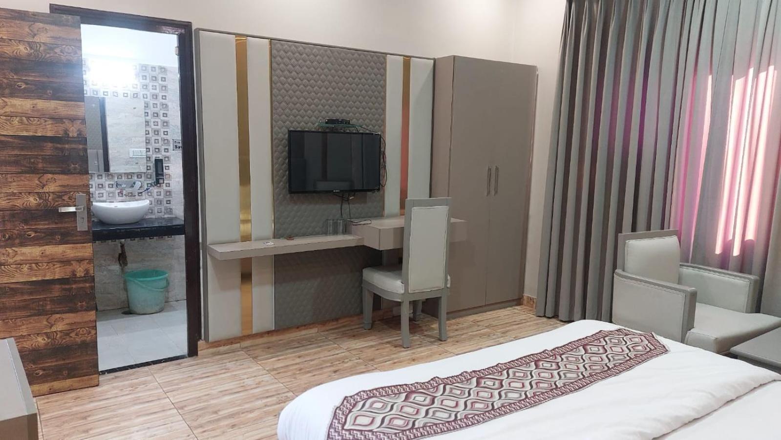 Hotel Rajshree Tanakpur Kültér fotó