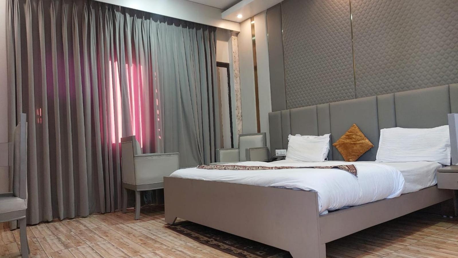Hotel Rajshree Tanakpur Kültér fotó